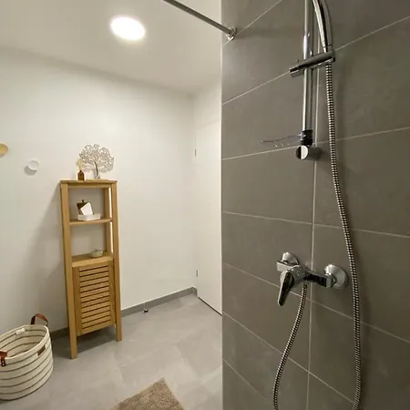 Neuf Et Confortable Classe 4 Etoiles بيسكاروس